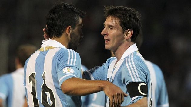 Lionel Messi oslavuje gól v kvalifikačním utkání proti Uruguayi Lionel Messi oslavuje gól v kvalifikačním utkání proti Uruguayi