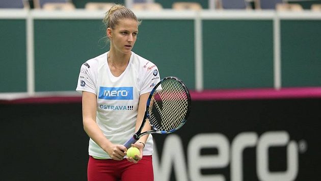 Karolína Plíšková při tréninku v ostravské hale. Karolína Plíšková při tréninku v ostravské hale.