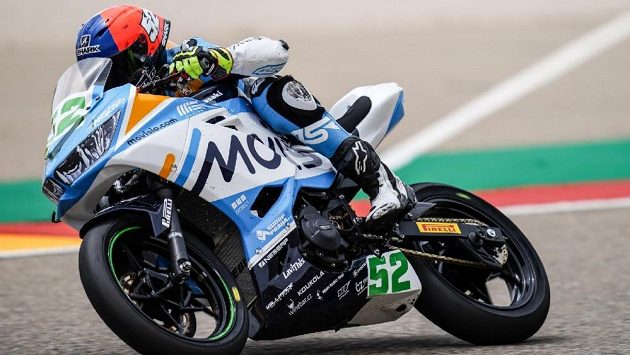 Český motocyklový závodník Oliver König v akci ve španělském Aragonu. Český motocyklový závodník Oliver König v akci ve španělském Aragonu.