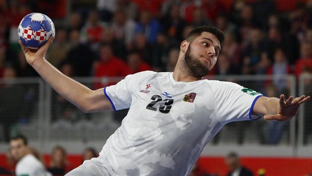 Leoš Petrovský střílí v utkání evropského šampionátu proti Maďarsku. Leoš Petrovský střílí v utkání evropského šampionátu proti Maďarsku.