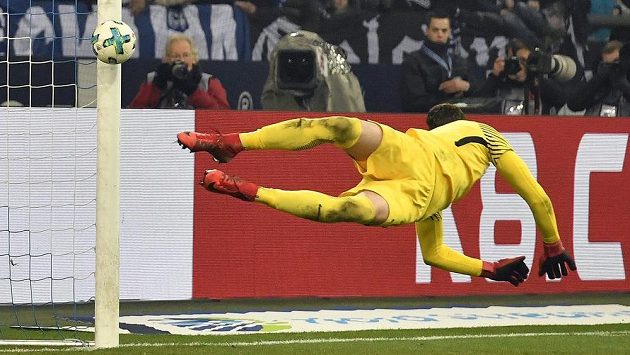 Brankář Brém Jiří Pavlenka zlikvidoval penaltu, z dorážky ale inkasoval. Brankář Brém Jiří Pavlenka zlikvidoval penaltu, z dorážky ale inkasoval.
