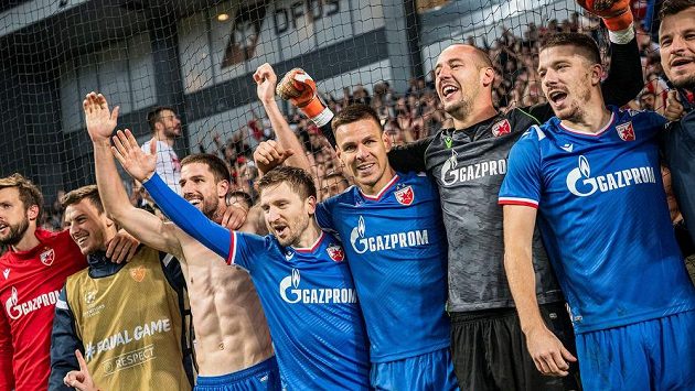 Hráči Crvene zvezdy se radují z postupu do čtvrtého předkola Ligy mistrů. V něm se utkají se švýcarskými Young Boys. Hráči Crvene zvezdy se radují z postupu do čtvrtého předkola Ligy mistrů. V něm se utkají se švýcarskými Young Boys.