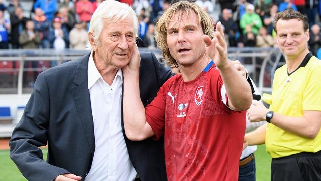 Karel Brückner a Pavel Nedvěd měli pro českou reprezentaci jasný vzkaz... Karel Brückner a Pavel Nedvěd měli pro českou reprezentaci jasný vzkaz...