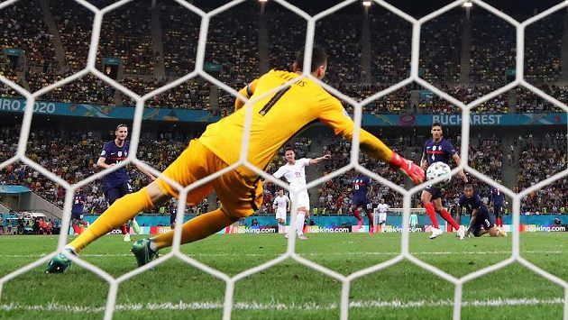 Střídající Švýcar Mario Gavranovic vyrovnal v 90. minutě na 3:3 a poslal zápas do prodloužení. Střídající Švýcar Mario Gavranovic vyrovnal v 90. minutě na 3:3 a poslal zápas do prodloužení.