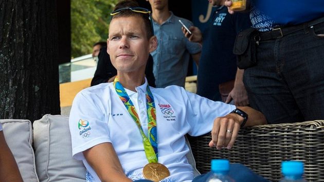 Slovenský atletický svaz zrušil dočasnou suspendaci chodce Mateje Tótha (34). Rozhodnutí disciplinárky bude ještě posuzovat jednotka pro integritu atletiky Mezinárodní atletické federace IAAF a Světová antidopingová asociace WADA. Slovenský atletický svaz zrušil dočasnou suspendaci chodce Mateje Tótha (34). Rozhodnutí disciplinárky bude ještě posuzovat jednotka pro integritu atletiky Mezinárodní atletické federace IAAF a Světová antidopingová asociace WADA.