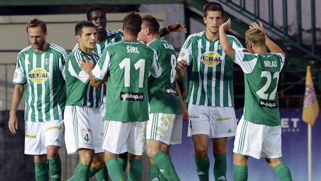 Fotbalisté Bohemians Praha 1905 se radují ze vstřelení gólu proti Příbrami, kterou vstřelil Radek Šírl (s číslem 11). Fotbalisté Bohemians Praha 1905 se radují ze vstřelení gólu proti Příbrami, kterou vstřelil Radek Šírl (s číslem 11).