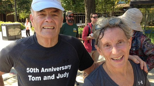 Manželé Judy a Tom Castenovi jsou spolu půl století. Na oslavu výročí si zaběhli v Chicagu maratón. Manželé Judy a Tom Castenovi jsou spolu půl století. Na oslavu výročí si zaběhli v Chicagu maratón.