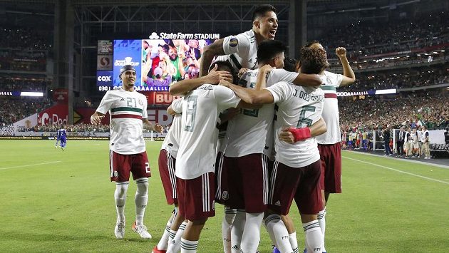 Fotbalisté Mexika porazili v semifinále Zlatého poháru Haiti 1:0 po prodloužení. Fotbalisté Mexika porazili v semifinále Zlatého poháru Haiti 1:0 po prodloužení.