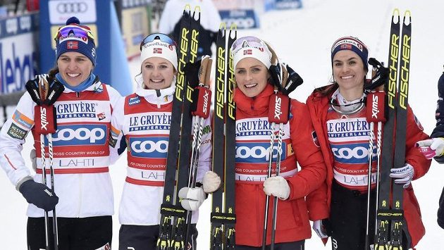 Norské šampionky - T. Wengová, Östbergová, Johaugová, H. Wengová. Norské šampionky - T. Wengová, Östbergová, Johaugová, H. Wengová.