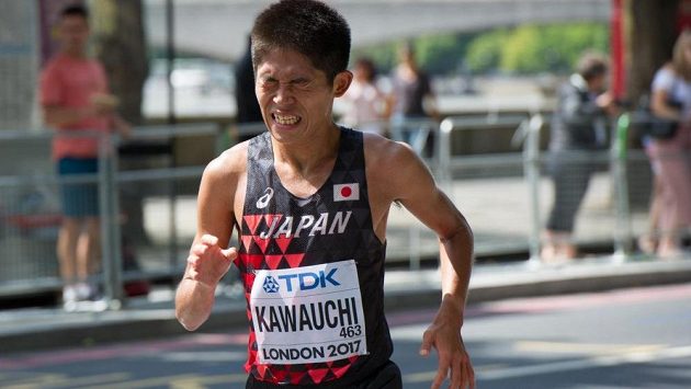 Obrovské nasazení se zračí i v Kawaučiho tváři. Obrovské nasazení se zračí i v Kawaučiho tváři.