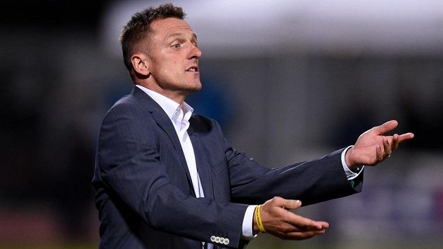 Trenér Dukly Praha Luboš Kozel při podzimním utkání proti Spartě. Trenér Dukly Praha Luboš Kozel při podzimním utkání proti Spartě.