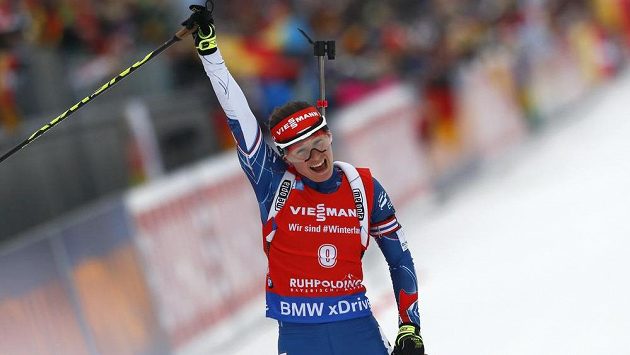 Veronika Vítková slaví po úžasném finiši bronz v závodě s hromadným startem v Rupholdingu. Veronika Vítková slaví po úžasném finiši bronz v závodě s hromadným startem v Rupholdingu.