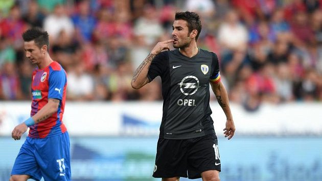 Adrian Mutu v dresu Ploješti při odvetě 3. předkola Evropské ligy 2014 s Plzní. Adrian Mutu v dresu Ploješti při odvetě 3. předkola Evropské ligy 2014 s Plzní.