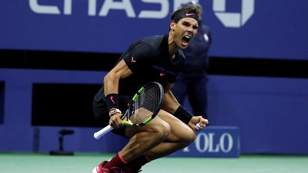 Rafael Nadal bouřlivě oslavuje postup do finále US Open. Rafael Nadal bouřlivě oslavuje postup do finále US Open.