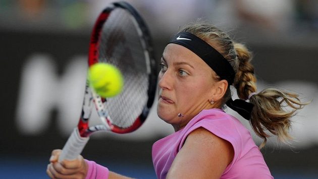 Petra Kvitová v utkání prvního kola Australian Open s Luksikou Kumkhumovou z Thajska. Petra Kvitová v utkání prvního kola Australian Open s Luksikou Kumkhumovou z Thajska.