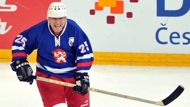 Bohuslav Ebermann při oslavách 100 let českého hokeje. Bohuslav Ebermann při oslavách 100 let českého hokeje.