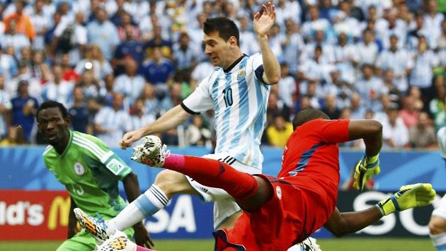 Lionel Messi se v duelu proti Nigérii znovu střelecky prosadil. Lionel Messi se v duelu proti Nigérii znovu střelecky prosadil.