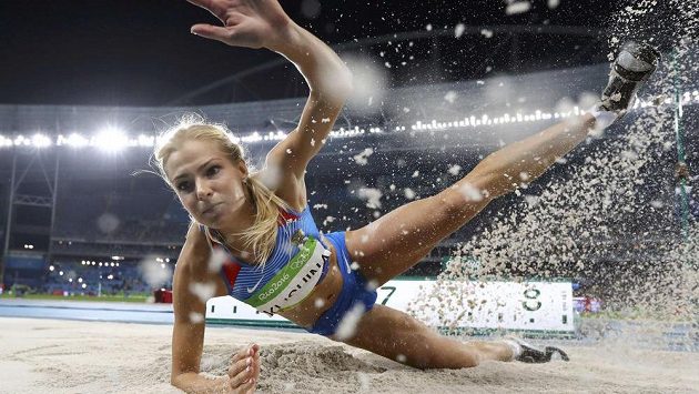 Ruska Darja Klišinová při dálkařské soutěži v Riu. Ruska Darja Klišinová při dálkařské soutěži v Riu.