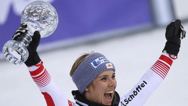 Rakušanka Nicole Schmidhoferová ovládla hodnocení sjezdu Světového poháru. Rakušanka Nicole Schmidhoferová ovládla hodnocení sjezdu Světového poháru.