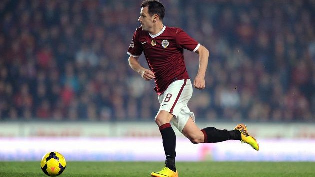Záložník Sparty Praha Marek Matějovský ovládl driblování. Záložník Sparty Praha Marek Matějovský ovládl driblování.