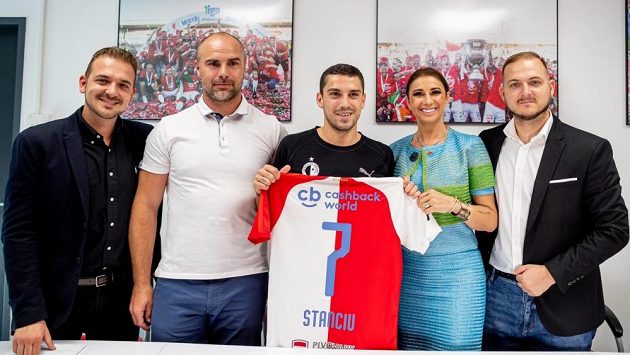 Po podpisu smlouvy si Nicolae Stanciu vyzkoušel slávistický dres s číslem sedm a zároveň zapózoval se sportovním ředitelem Janem Nezmarem, svou rumunskou agentkou Anumarií a Davidem a Filipem Zíkovými z agentury Global Sports, která rumunského legionáře v Čechách zastupuje. Po podpisu smlouvy si Nicolae Stanciu vyzkoušel slávistický dres s číslem sedm a zároveň zapózoval se sportovním ředitelem Janem Nezmarem, svou rumunskou agentkou Anumarií a Davidem a Filipem Zíkovými z agentury Global Sports, která rumunského legionáře v Čechách zastupuje.