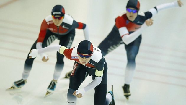 Český tým rychlobruslařek ve složení Natálie Kerschbaummayr, Martina Sáblíková, Nikola Zdráhalová. Český tým rychlobruslařek ve složení Natálie Kerschbaummayr, Martina Sáblíková, Nikola Zdráhalová.