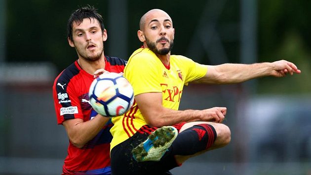 Zleva plzeňský Milan Havel a Nordin Amrabat z Watfordu. Zleva plzeňský Milan Havel a Nordin Amrabat z Watfordu.
