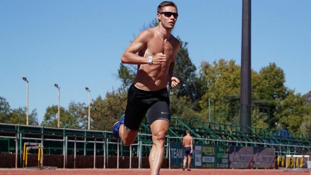 Čtvrtkař Pavel Maslák při tréninku v jihoafrickém Potchefstroomu. Čtvrtkař Pavel Maslák při tréninku v jihoafrickém Potchefstroomu.