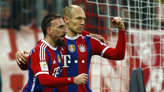 Franck Ribéry (vlevo) a Arjen Robben z Bayernu Mnichov se radují z gólu proti Freiburgu. Franck Ribéry (vlevo) a Arjen Robben z Bayernu Mnichov se radují z gólu proti Freiburgu.