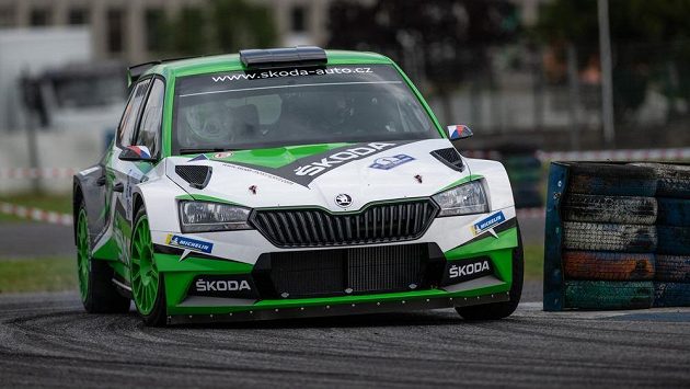 Jan Kopecký a Jan Hloušek s vozem Škoda Fabia. Jan Kopecký a Jan Hloušek s vozem Škoda Fabia.
