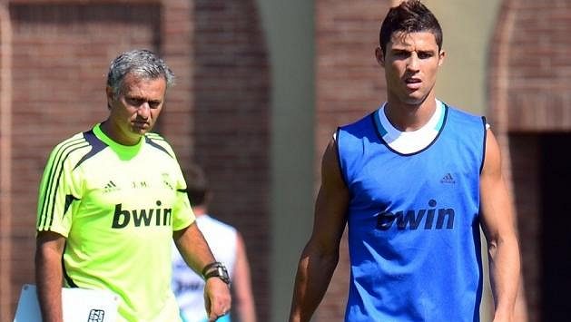 Trenér José Mourinho (vlevo) a Cristiano Ronaldo ještě v dobách společného působení v Realu Madrid. Trenér José Mourinho (vlevo) a Cristiano Ronaldo ještě v dobách společného působení v Realu Madrid.