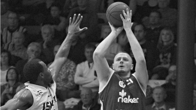 Basketbalista Michal Maslík (vpravo) Basketbalista Michal Maslík (vpravo)