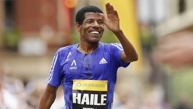 Vytrvalecká legenda Haile Gebrselassie virtuálně absolvuje silvestrovský běh v Trevíru. Vytrvalecká legenda Haile Gebrselassie virtuálně absolvuje silvestrovský běh v Trevíru.