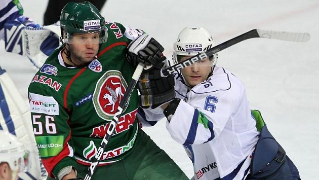 Josef Straka (vlevo) ještě v dresu Kazaně. Josef Straka (vlevo) ještě v dresu Kazaně.
