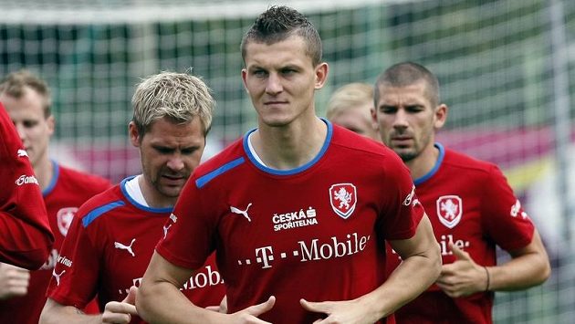 Tomáš Necid v čele výklusu na tréninku české reprezentace Tomáš Necid v čele výklusu na tréninku české reprezentace