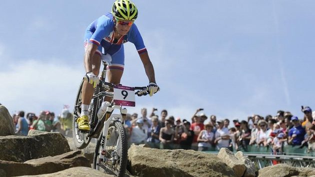 Bikerka Kateřina Nash se pere se záludnostmi olympijské trati. Bikerka Kateřina Nash se pere se záludnostmi olympijské trati.