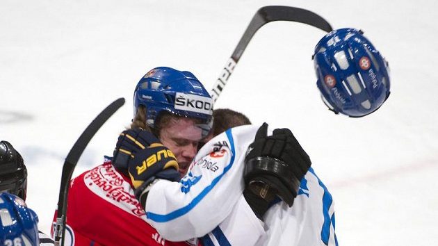 Kamil Kreps (vlevo) a Jesse Joensuu během utkání s Finskem na Švédských hrách. Kamil Kreps (vlevo) a Jesse Joensuu během utkání s Finskem na Švédských hrách.