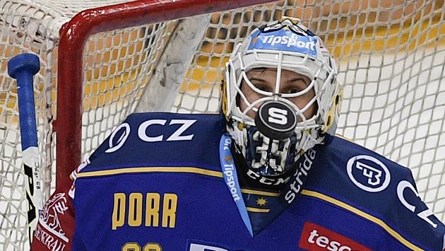 Brankář Zlína Libor Kašík při zápase na ledě Sparty. Brankář Zlína Libor Kašík při zápase na ledě Sparty.