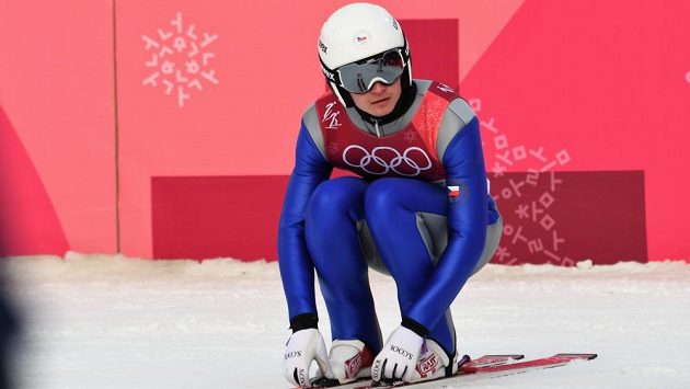 Český sdruženář Ondřej Pažout během skokanské části olympijského závodu na středním můstku. Český sdruženář Ondřej Pažout během skokanské části olympijského závodu na středním můstku.