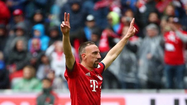 Franck Ribéry z Bayernu se raduje z gólu proti Hannoveru. Franck Ribéry z Bayernu se raduje z gólu proti Hannoveru.