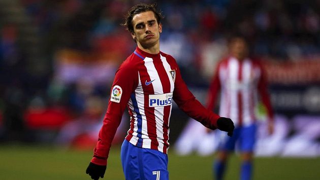 Antoine Griezmann z Atlétika Madrid během zápasu španělského poháru s Barcelonou. Antoine Griezmann z Atlétika Madrid během zápasu španělského poháru s Barcelonou.
