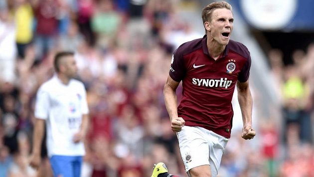 Sparťanský záložník Bořek Dočkal se raduje ze vstřelení gólu proti Baníku Ostrava ve druhém kole Synot ligy. Sparťanský záložník Bořek Dočkal se raduje ze vstřelení gólu proti Baníku Ostrava ve druhém kole Synot ligy.