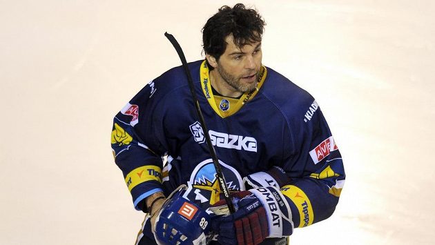 Jaromír Jágr v kladenském dresu během výluky NHL v sezoně 2012/13. Jaromír Jágr v kladenském dresu během výluky NHL v sezoně 2012/13.