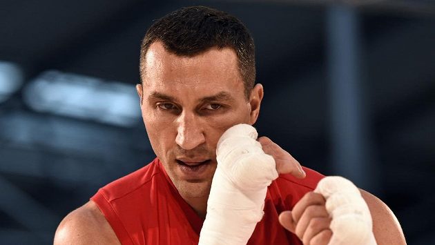 Ukrajinský boxer Vladimir Kličko před zápasem s Tysonem Furym v Esprit areně v Düsseldorfu. Ukrajinský boxer Vladimir Kličko před zápasem s Tysonem Furym v Esprit areně v Düsseldorfu.
