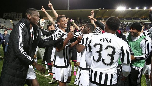 Fotbalisté Juventusu slaví mistrovský titul. Ilustrační foto. Fotbalisté Juventusu slaví mistrovský titul. Ilustrační foto.