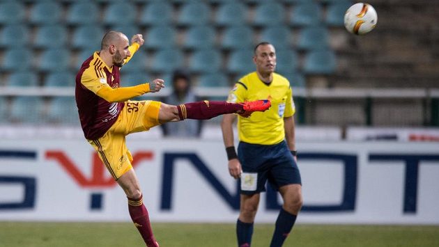 Záložník Michal Breznaník v dresu Dukly. Záložník Michal Breznaník v dresu Dukly.