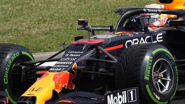 Max Verstappen z Red Bullu na trati. Max Verstappen z Red Bullu na trati.