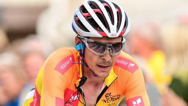 Francouzský cyklista Warren Barguil se omluvil italskému jezdci Enricu Gasparottovi za to, že ho po závodě Arctic Race v Norsku označil za idiota. Francouzský cyklista Warren Barguil se omluvil italskému jezdci Enricu Gasparottovi za to, že ho po závodě Arctic Race v Norsku označil za idiota.