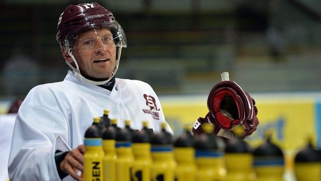 Jaroslav Hlinka je v O2 areně v plné přípravě na start extraligy. Jaroslav Hlinka je v O2 areně v plné přípravě na start extraligy.