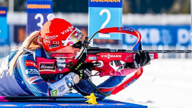 Eva Puskarčíková při střelbě vleže během vytrvalostního závodu žen v Anterselvě. Eva Puskarčíková při střelbě vleže během vytrvalostního závodu žen v Anterselvě.